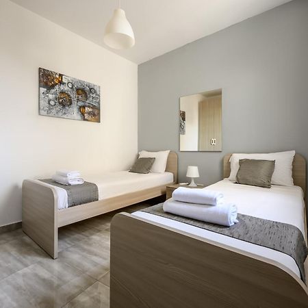 מסידה F11 Room 2, Private Room Two Single Beds Shared Bathroom In Shared Flat מראה חיצוני תמונה