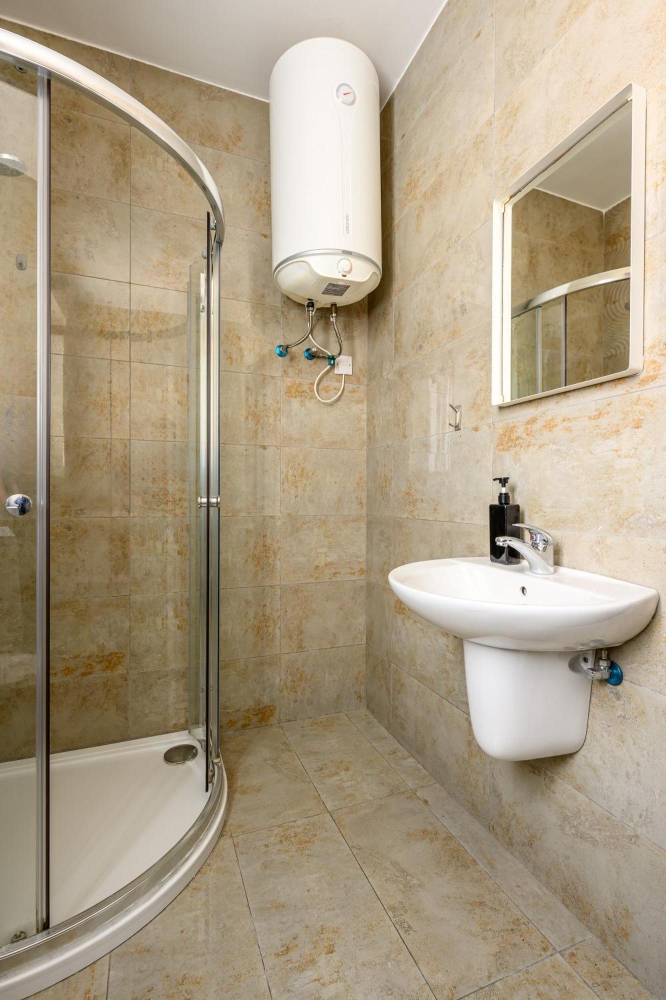 מסידה F11 Room 2, Private Room Two Single Beds Shared Bathroom In Shared Flat מראה חיצוני תמונה