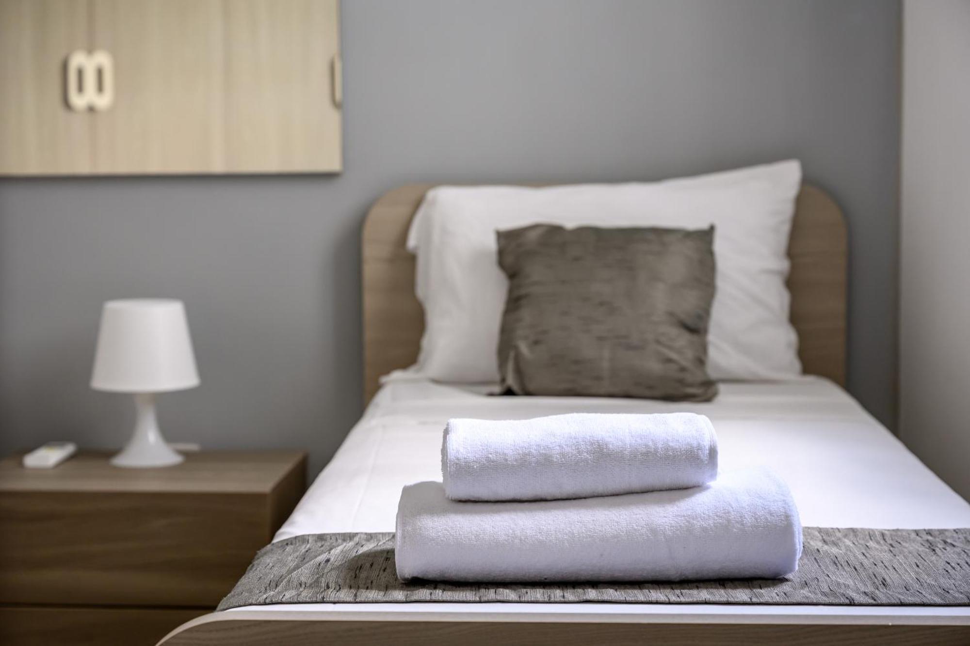 מסידה F11 Room 2, Private Room Two Single Beds Shared Bathroom In Shared Flat מראה חיצוני תמונה