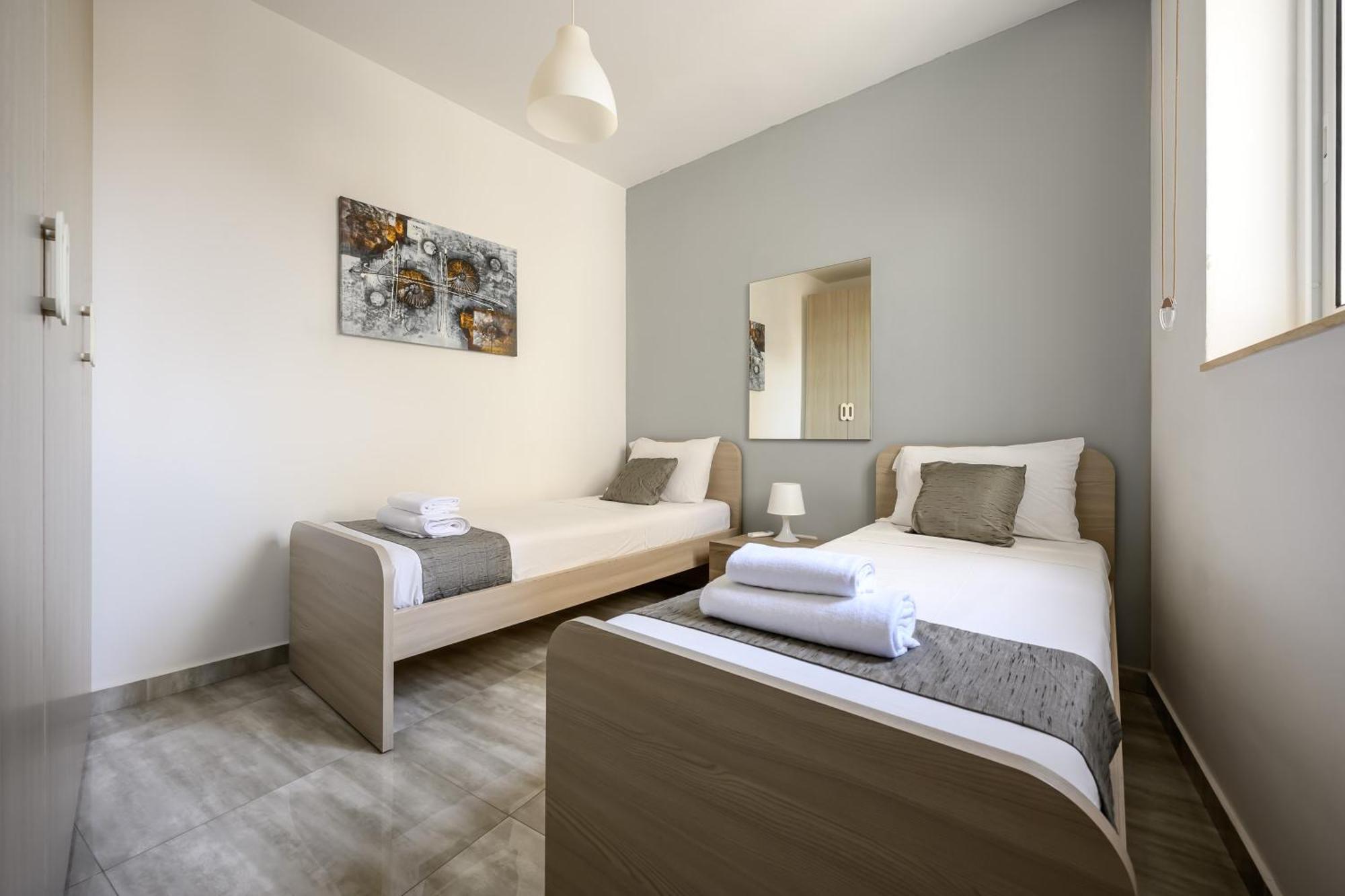 מסידה F11 Room 2, Private Room Two Single Beds Shared Bathroom In Shared Flat מראה חיצוני תמונה